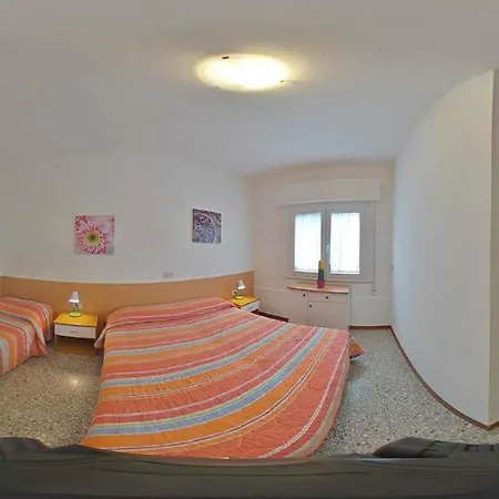 Apartments in Lignano Sabbiadoro 42748 Apartamento